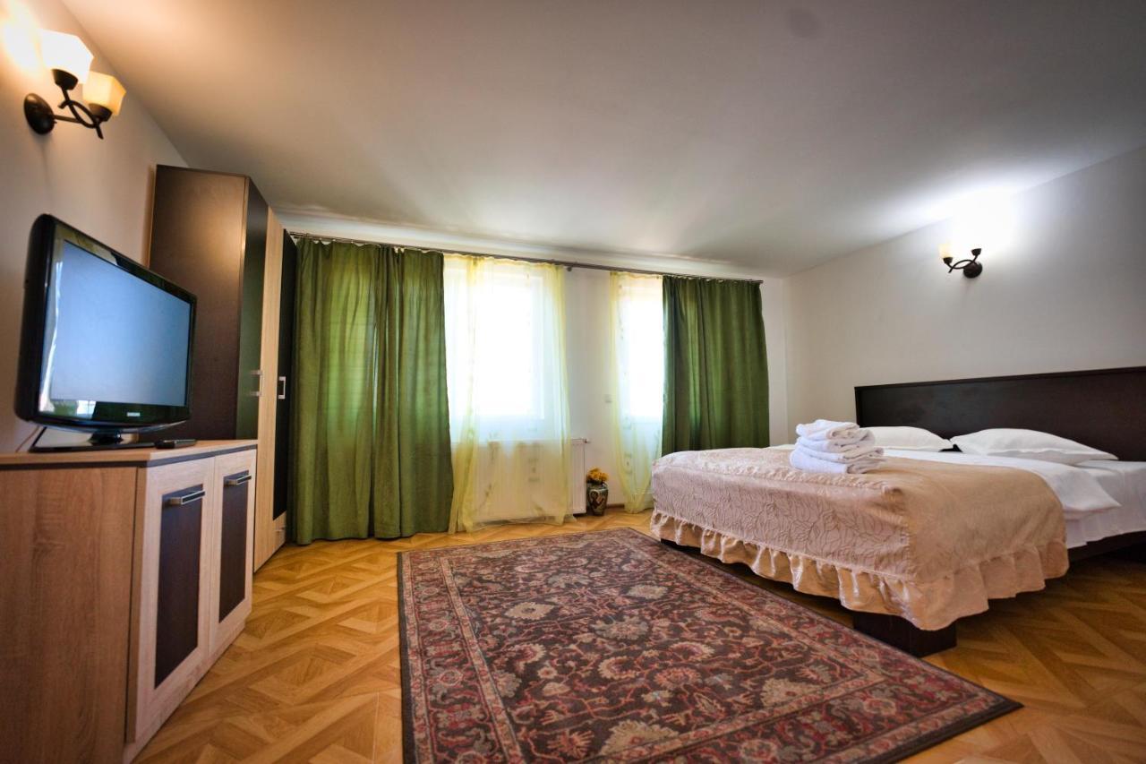 Vila Victoria Râmnicu Vâlcea Esterno foto