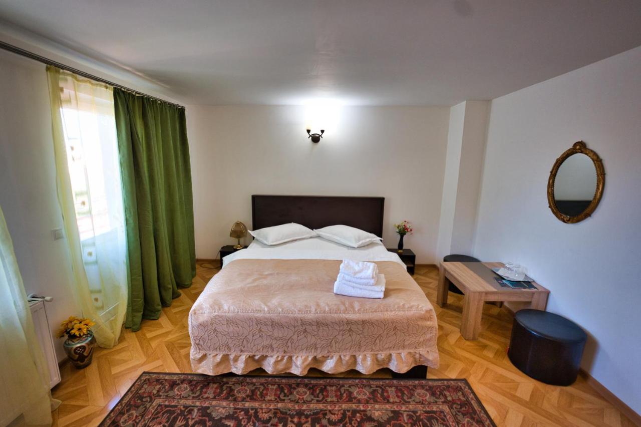 Vila Victoria Râmnicu Vâlcea Esterno foto