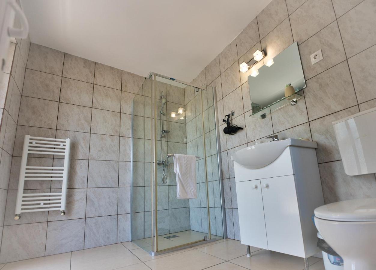 Vila Victoria Râmnicu Vâlcea Esterno foto