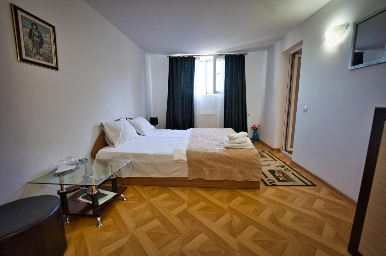 Vila Victoria Râmnicu Vâlcea Esterno foto