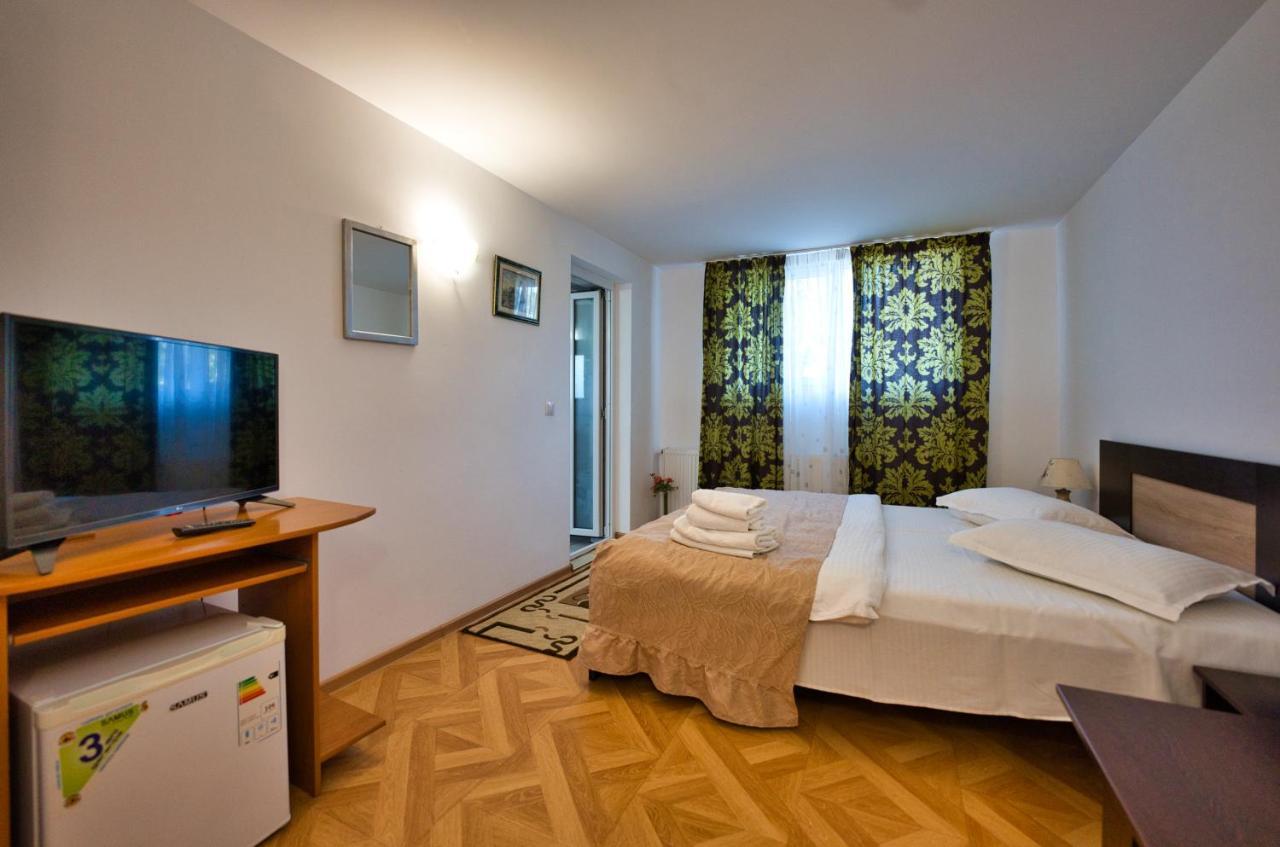 Vila Victoria Râmnicu Vâlcea Esterno foto