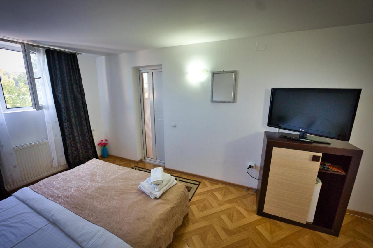 Vila Victoria Râmnicu Vâlcea Esterno foto