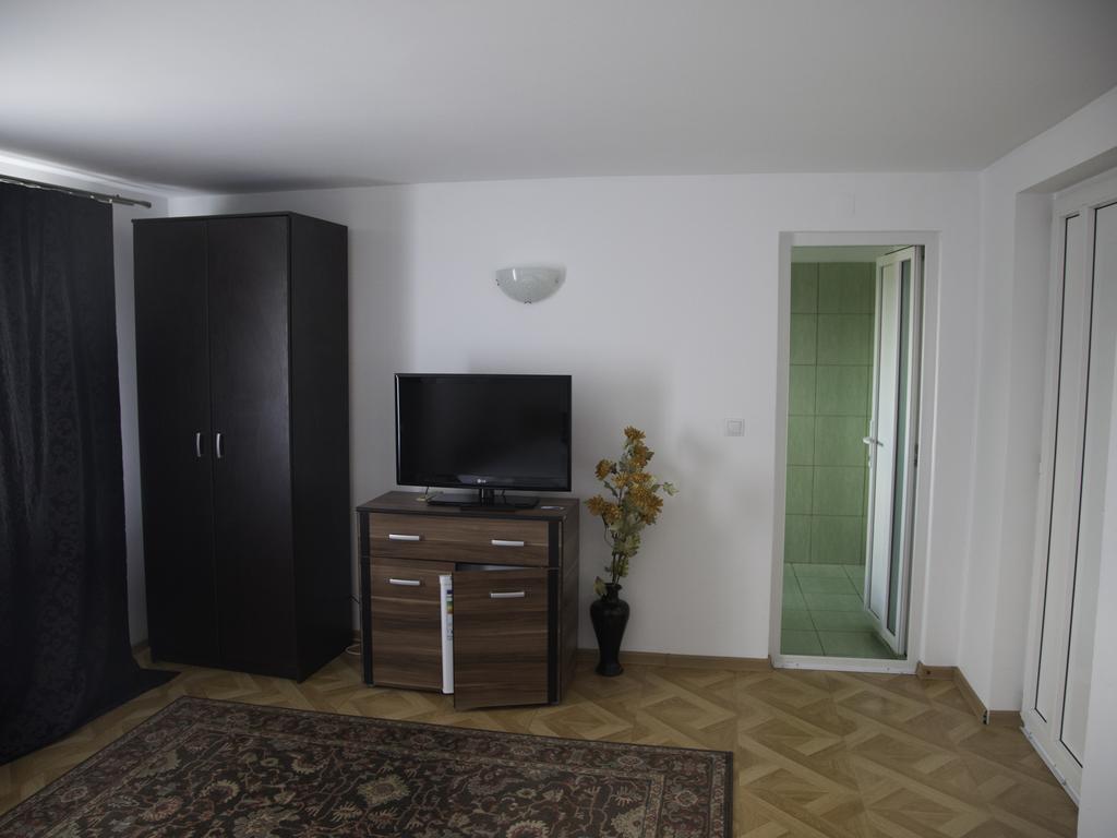 Vila Victoria Râmnicu Vâlcea Esterno foto